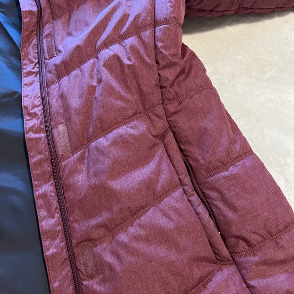 Columbia Jacket nice almost like new! Burgundy color! - Picture 3 of 7